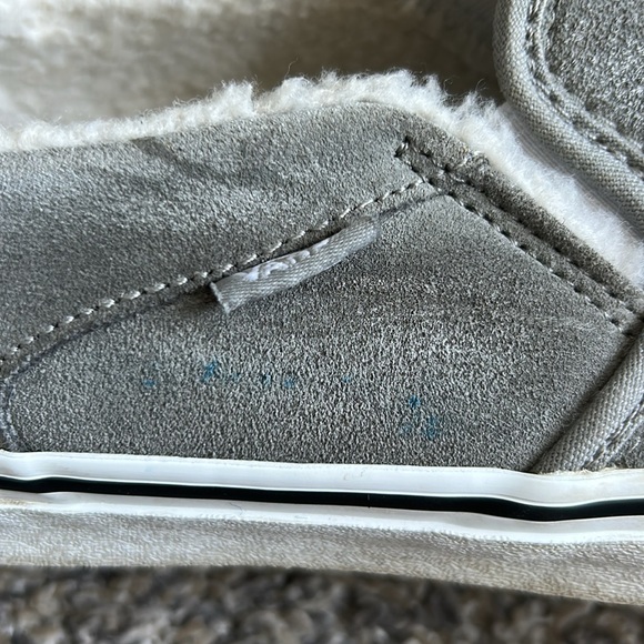 Vans Women’s size 8 Gray Suede Slip on w/sherpa like lining - Picture 8 of 8